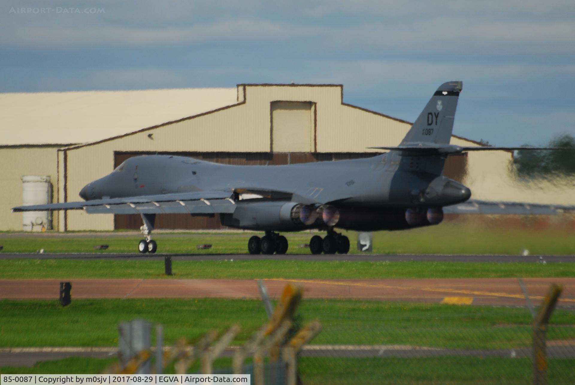 85-0087, 1985 Rockwell B-1B Lancer C/N 47, ROLLING FROM EGVA