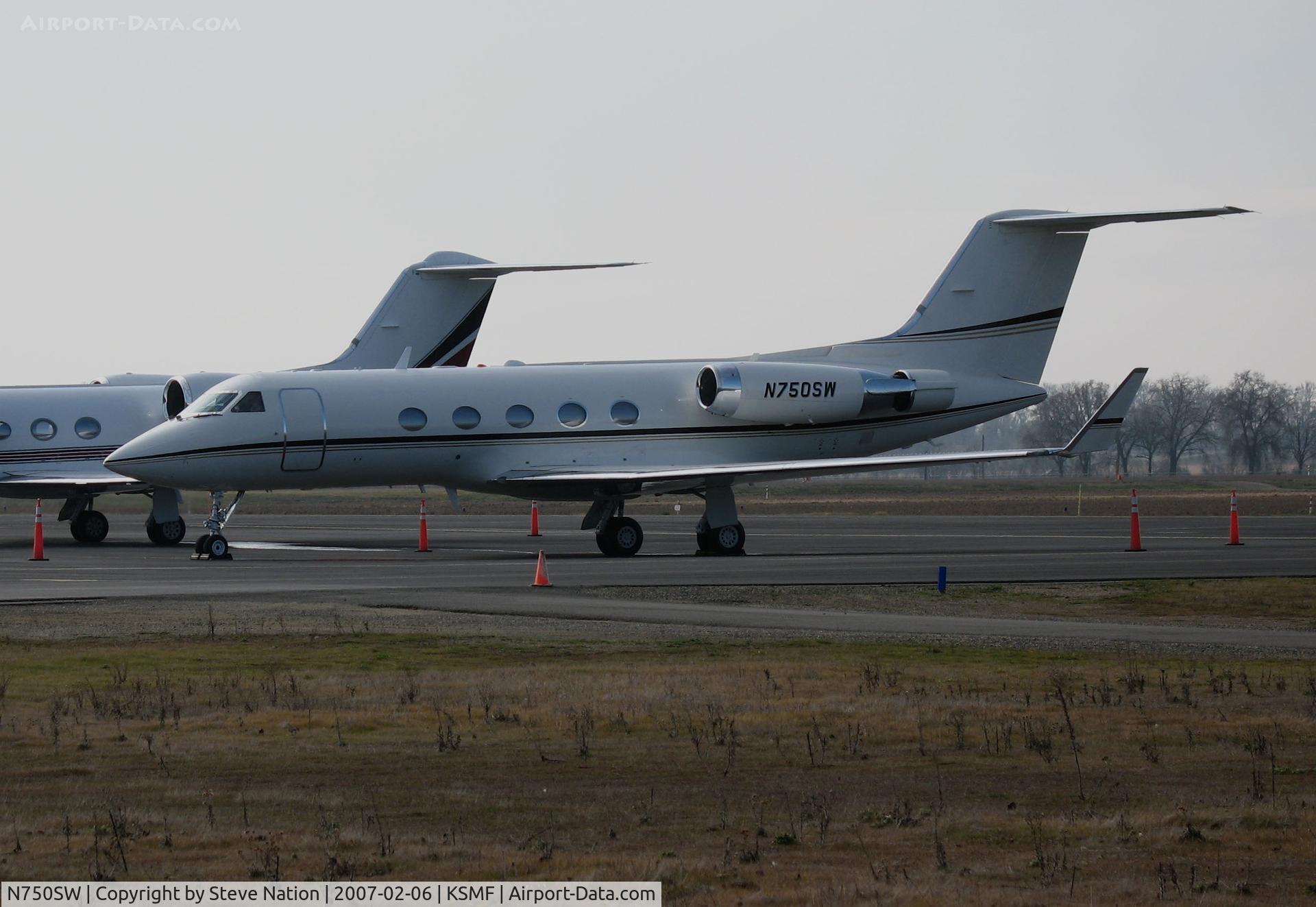 N750SW, 1981 Gulfstream American G-1159A Gulfstream III C/N 338, Safeway Inc., Pleasanton, CA 1981 Grumman American G-1159A @ Sacramento International Airport, CA Executive Jet Terminal (to N540EA AC Aviation, Oxford, CT 2016-01-25)