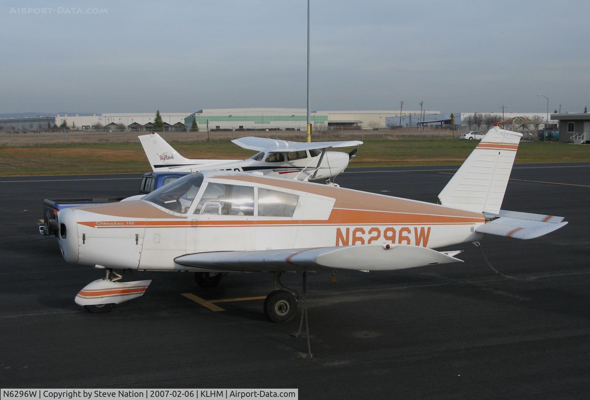N6296W, 1964 Piper PA-28-140 Cherokee C/N 28-20341, Locally-based 1964 Piper PA28-140 Cherokee @ Lincoln Regional Airport (Karl Harder Field), CA