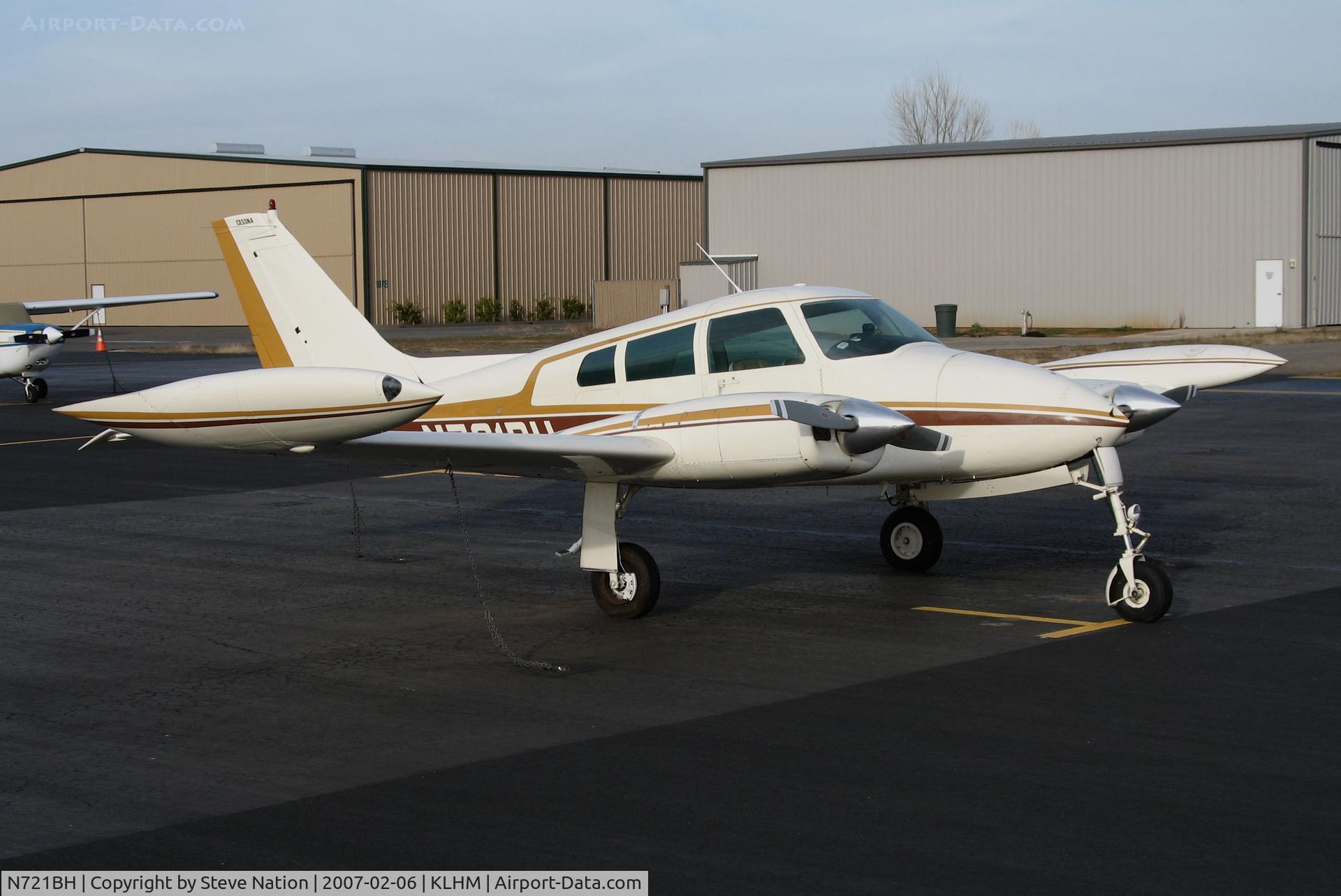 N721BH, 1963 Cessna E310H C/N 310H0143, Locally-based 1963 Cessna E310H @ Lincoln Regional Airport (Karl Harder Field), CA (to Amber Airplane LLC, Los Altos Hills, CA then CX from USCAR 2008-05-21 as exported to Ukraine as UR-VOKA)