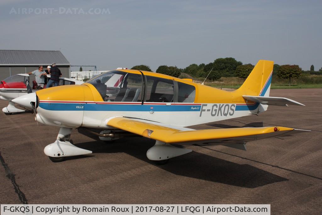 F-GKQS, Robin DR-400-120 Dauphin C/N 2068, Parked