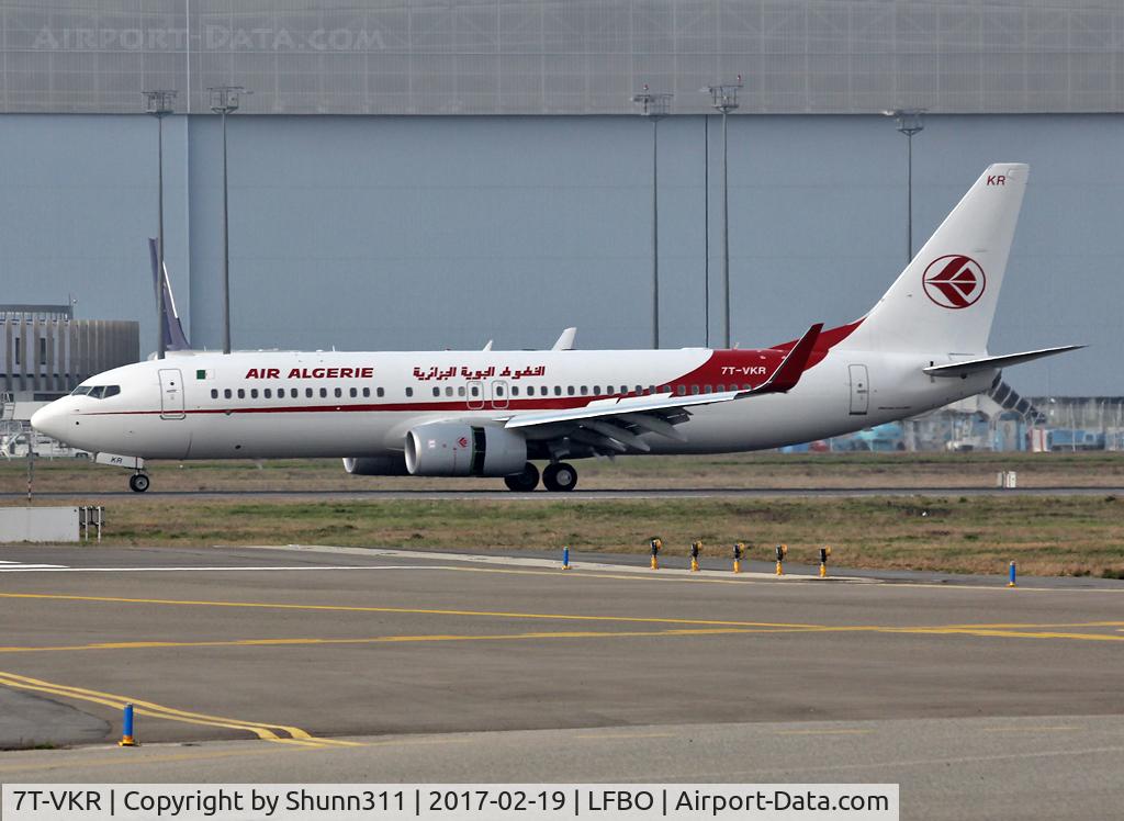 7T-VKR, 2016 Boeing 737-8D6 C/N 60754, Landing rwy 14R