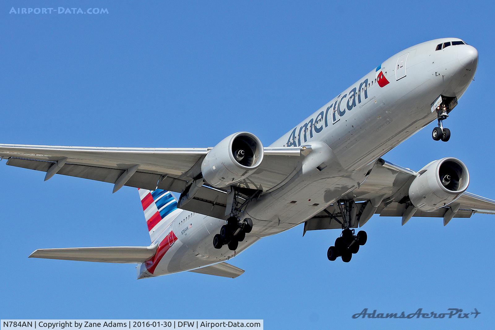 N784AN, 2000 Boeing 777-223 C/N 29588, Arriving at DFW Airport