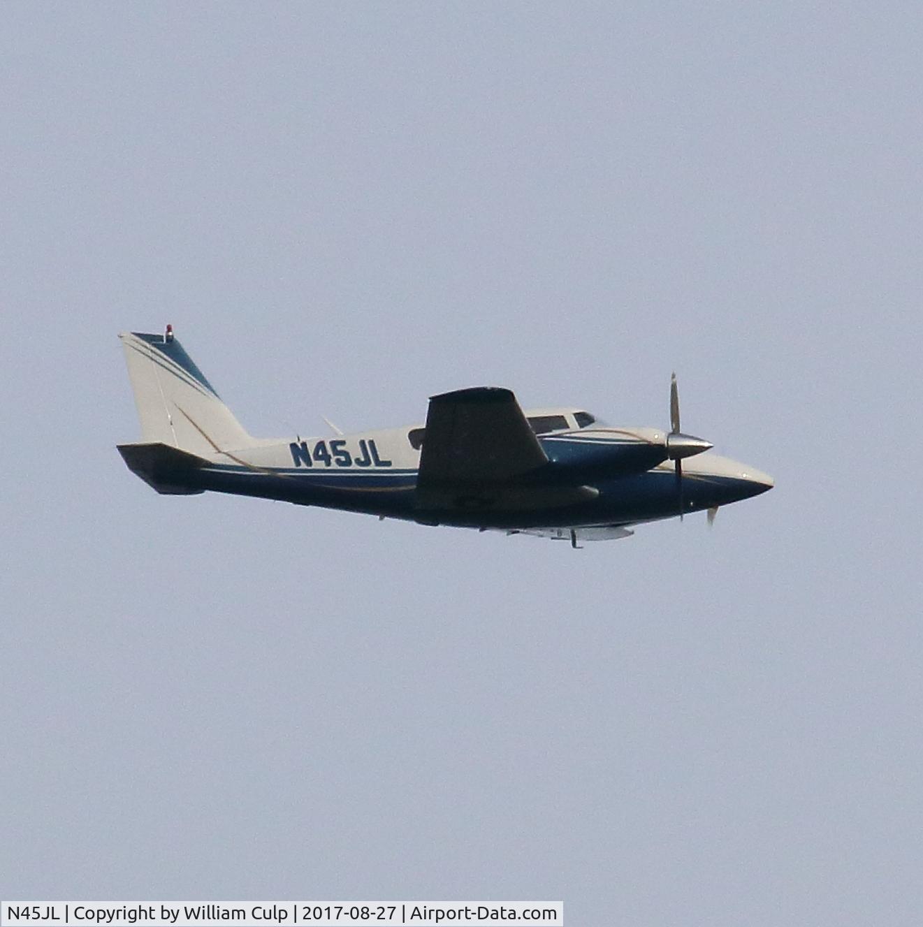 N45JL, 1972 Piper PA-39-160 Twin Comanche C/N 39-148, Seen flying over Peace Valley Park, Doylestown Pa.