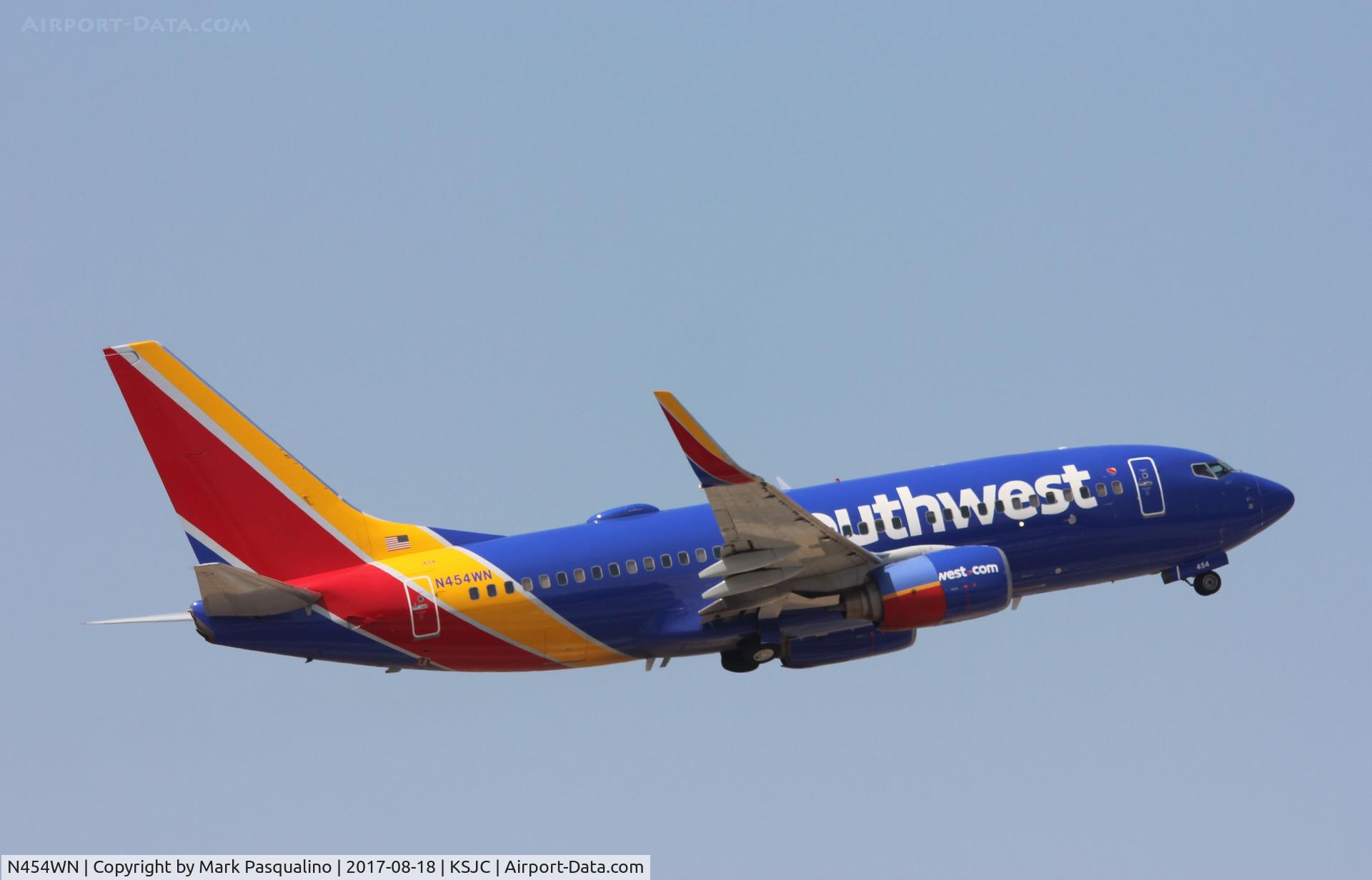 N454WN, 2004 Boeing 737-7H4 C/N 29851, Boeing 737-700