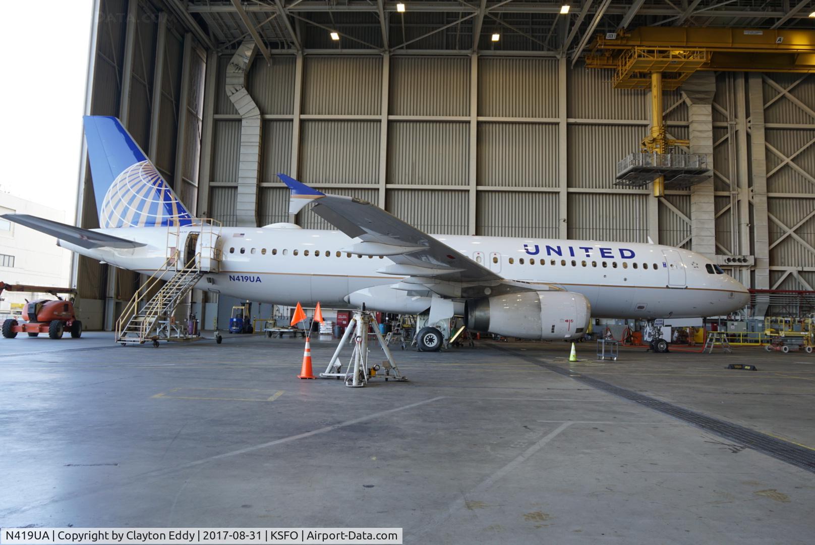 N419UA, 1994 Airbus A320-232 C/N 487, SFO 2017.