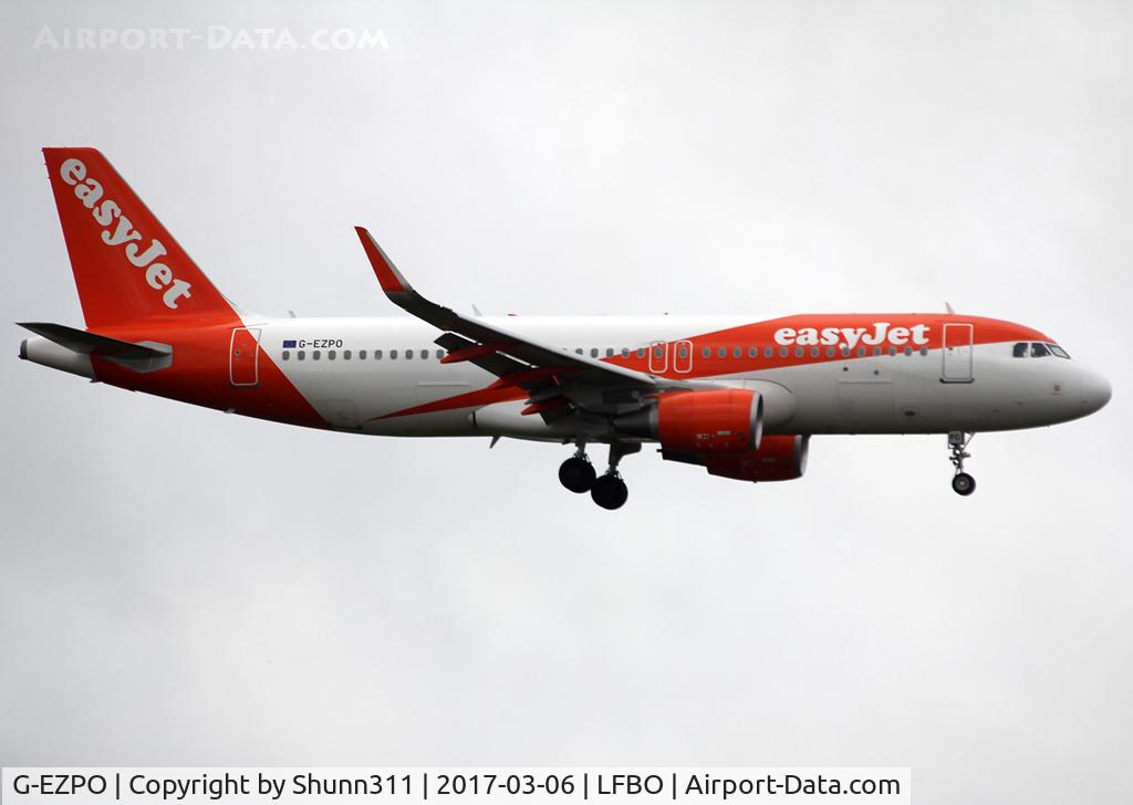 G-EZPO, 2016 Airbus A320-214 C/N 7243, Landing rwy 32L