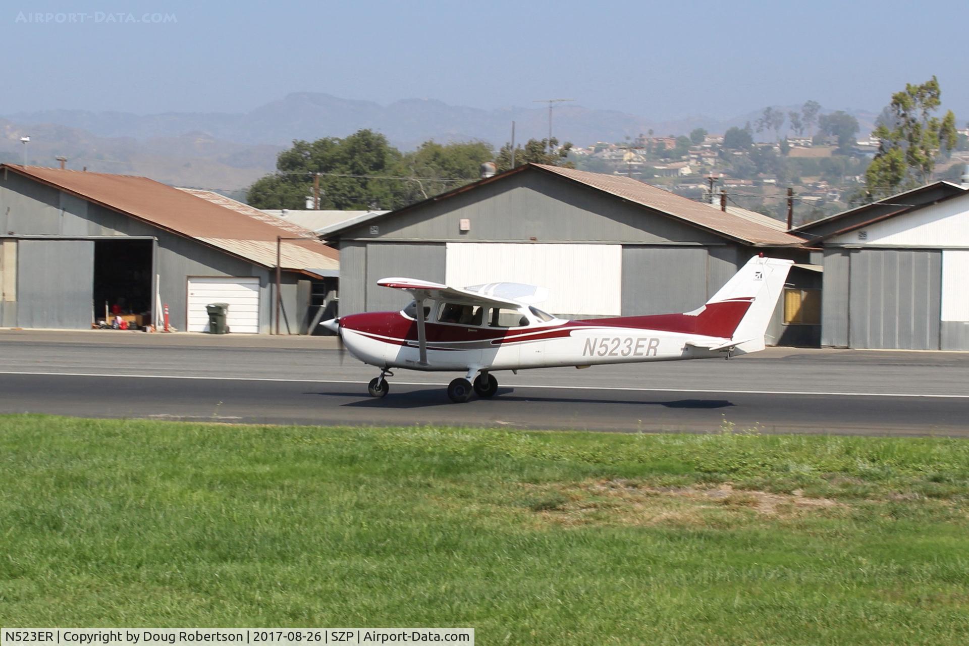 N523ER, 2001 Cessna 172S C/N 172S8925, 2001 Cessna 172 SKYHAWK, Lycoming IO-360-L2A 180 Hp, landing roll Rwy 22
