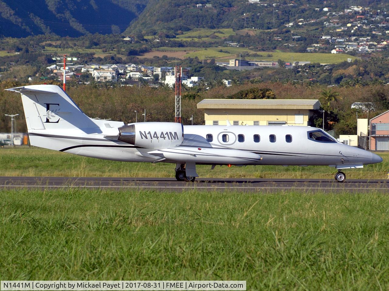 N1441M, 1979 Gates Learjet 35A C/N 288, Landing rwy 30
