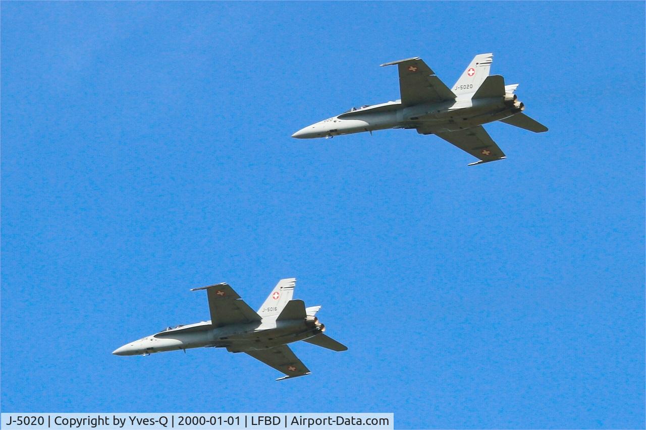 J-5020, McDonnell Douglas F/A-18C Hornet C/N 1369/SFC020, Swiss Air Force McDonnell Douglas FA-18C Hornet, Take off rwy 23, Bordeaux-Mérignac airport Air Base (LFBD-BOD) Open day 2017