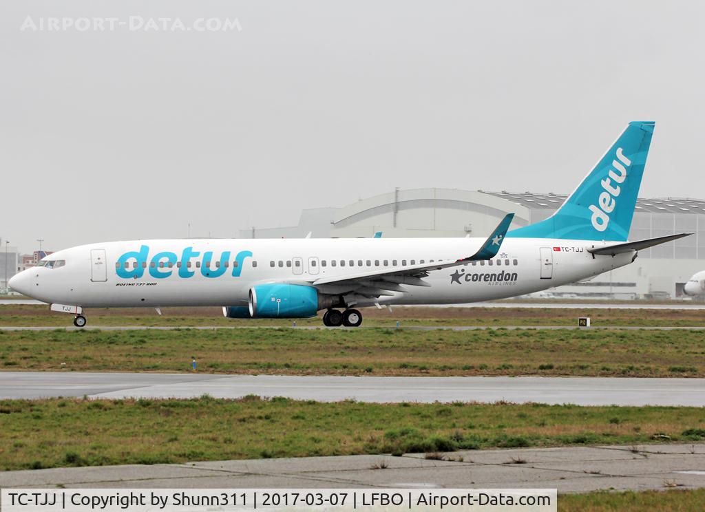 TC-TJJ, 2000 Boeing 737-8S3 C/N 29247, Taxiing holding point rwy 32R for departure... Detur c/s