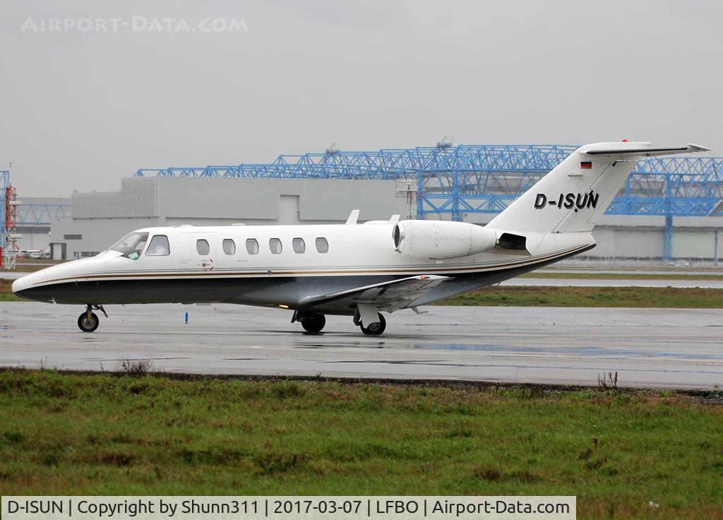 D-ISUN, 2003 Cessna 525A CitationJet CJ2 C/N 525A-0143, Taxiing to the General Aviation after landing...