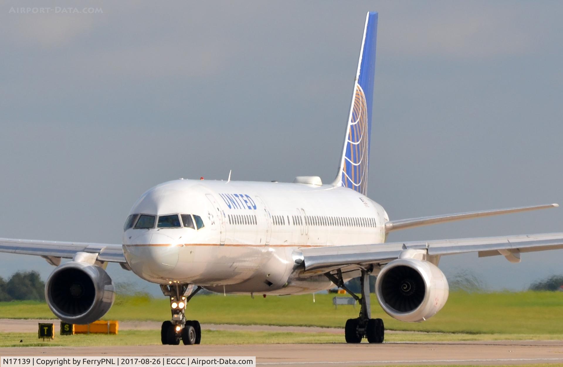 N17139, 2000 Boeing 757-224 C/N 30352, Profile of UA B752