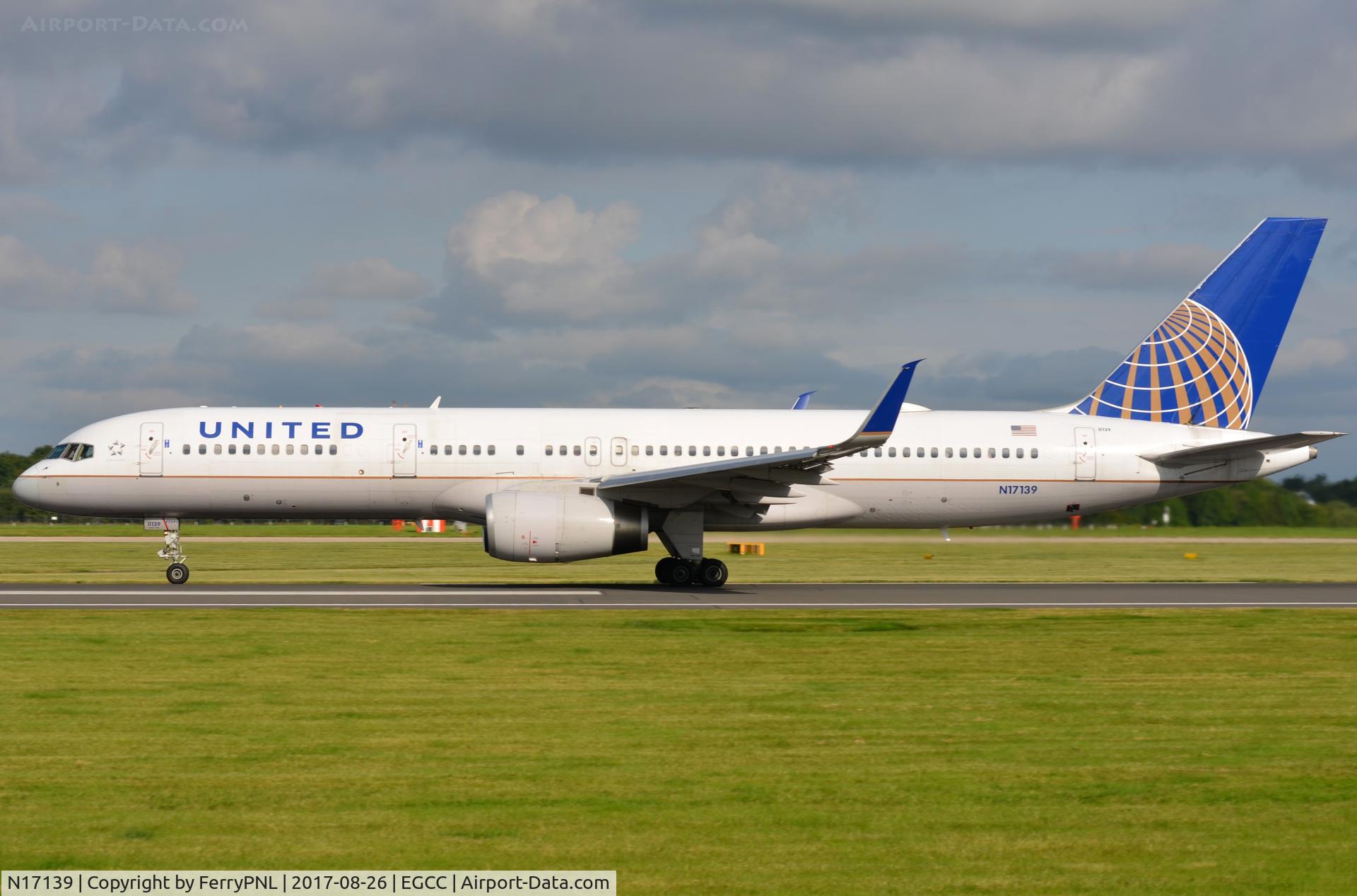 N17139, 2000 Boeing 757-224 C/N 30352, United B752 taking-off from MAN