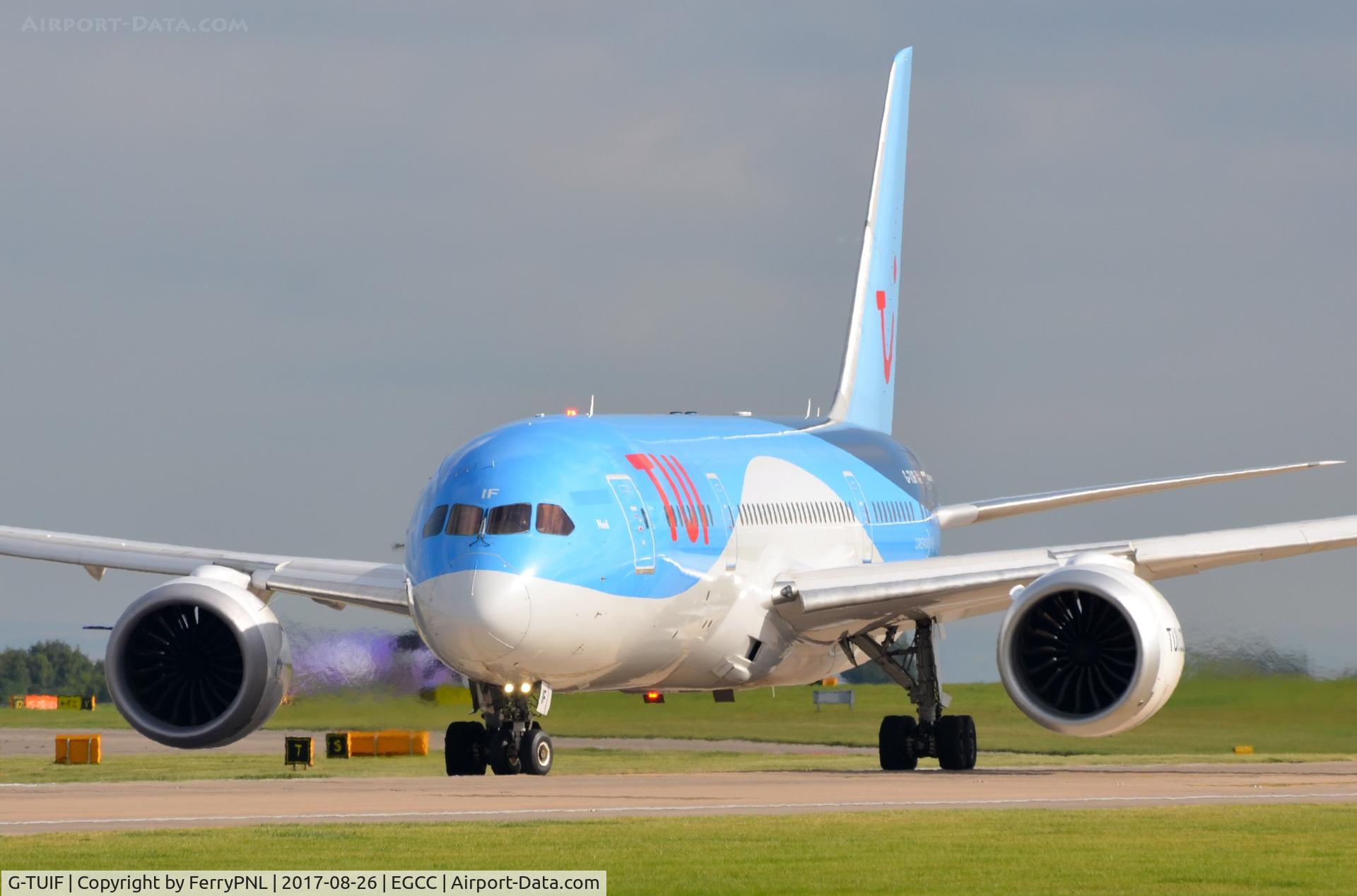 G-TUIF, 2014 Boeing 787-8 Dreamliner C/N 36428, TUI B788 lining-up