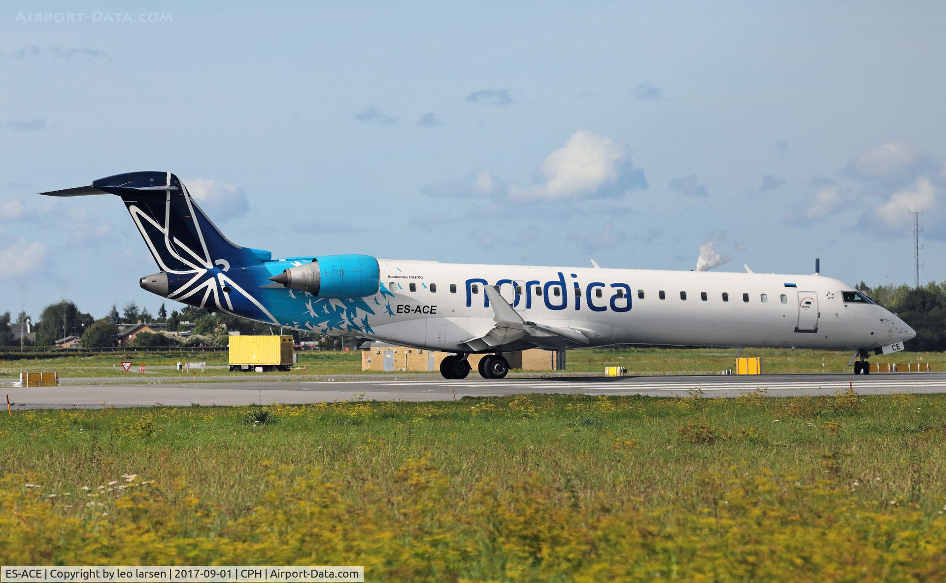 ES-ACE, 2003 Canadair CRJ-700 (CL-600-2C10) Regional Jet C/N 10083, Copenhagen T/O run R-04R 1.9.2017