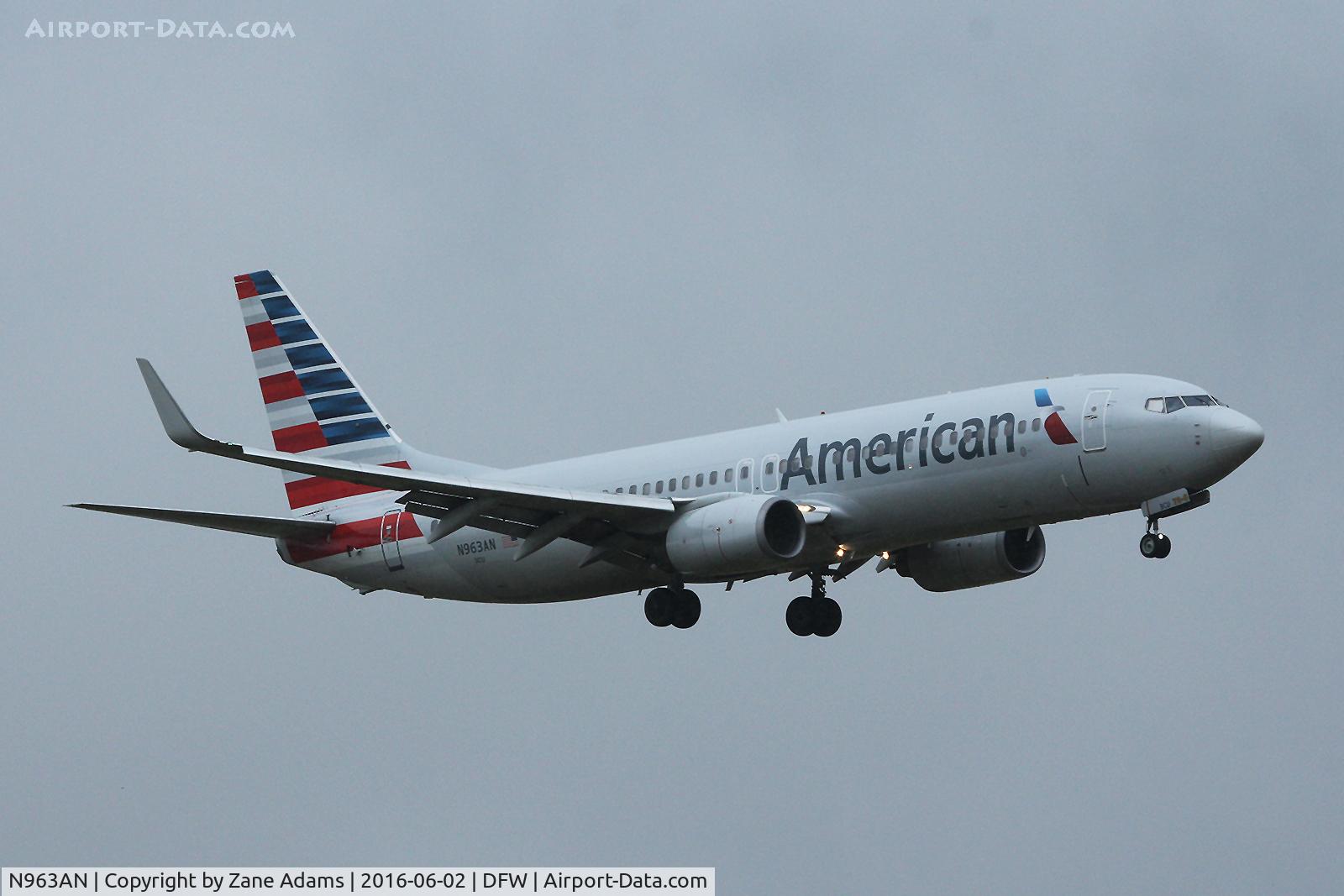 N963AN, 2001 Boeing 737-823 C/N 29543, Arriving at DFW Airport