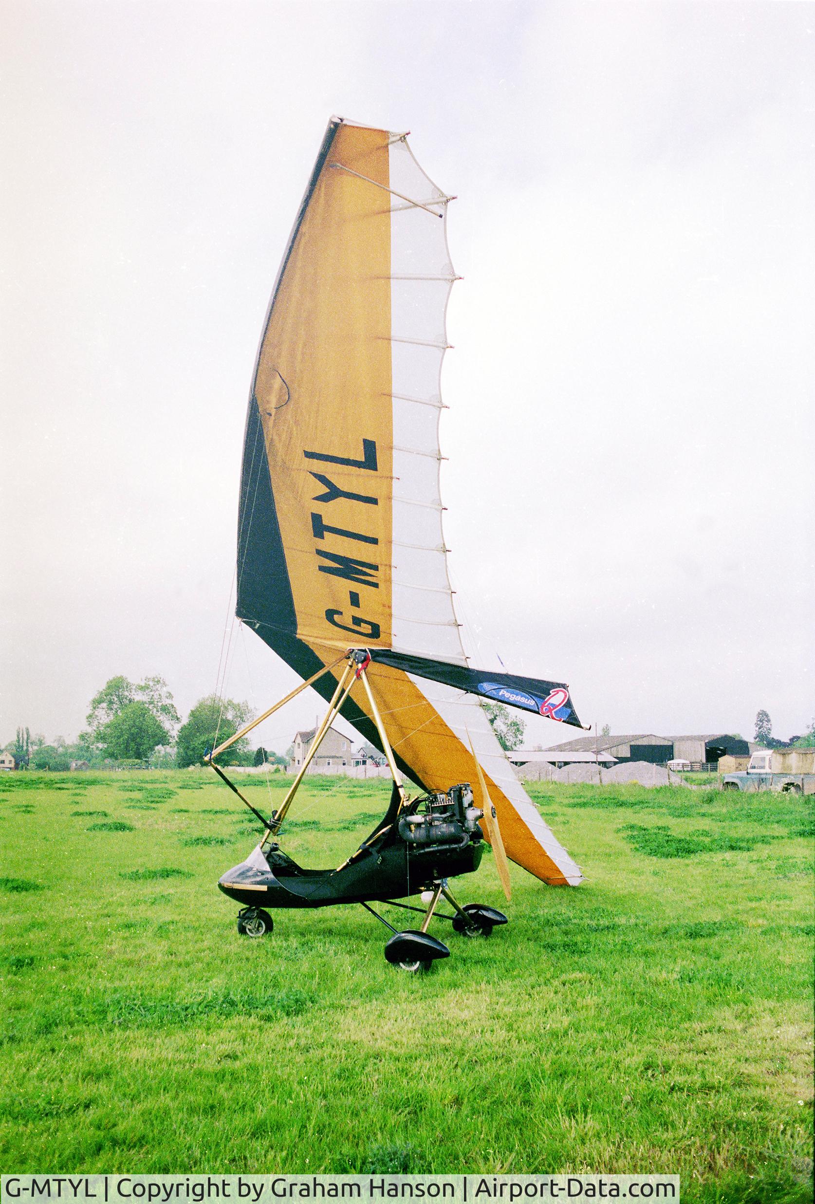 G-MTYL, 1988 Solar Wings PEGASUS XL-Q C/N SW-WQ-0048, Taken at Finmere airfield Buckinghamshire