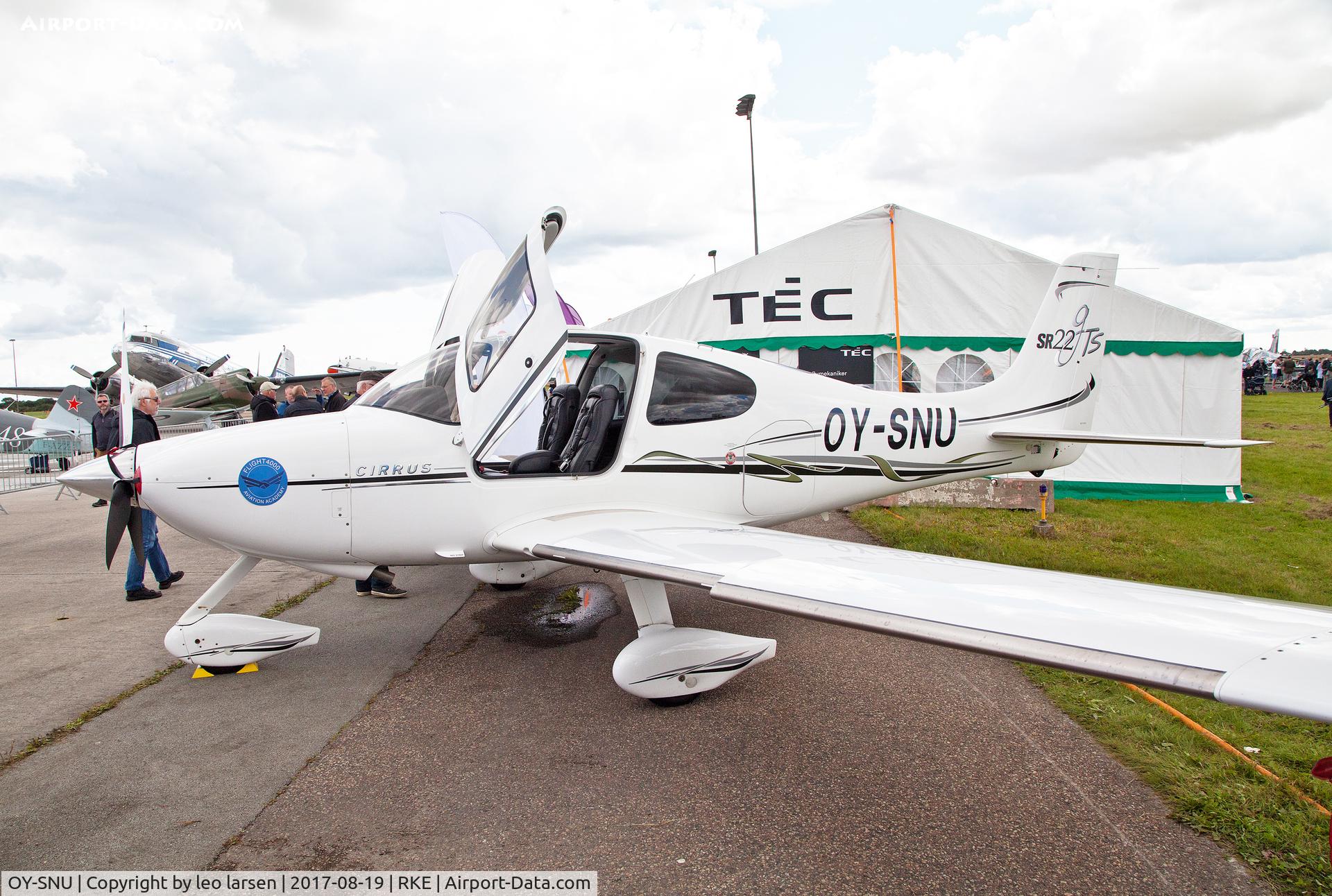 OY-SNU, 2006 Cirrus SR-22 GTS C/N 1799, Roskilde air show 19.8.2017
