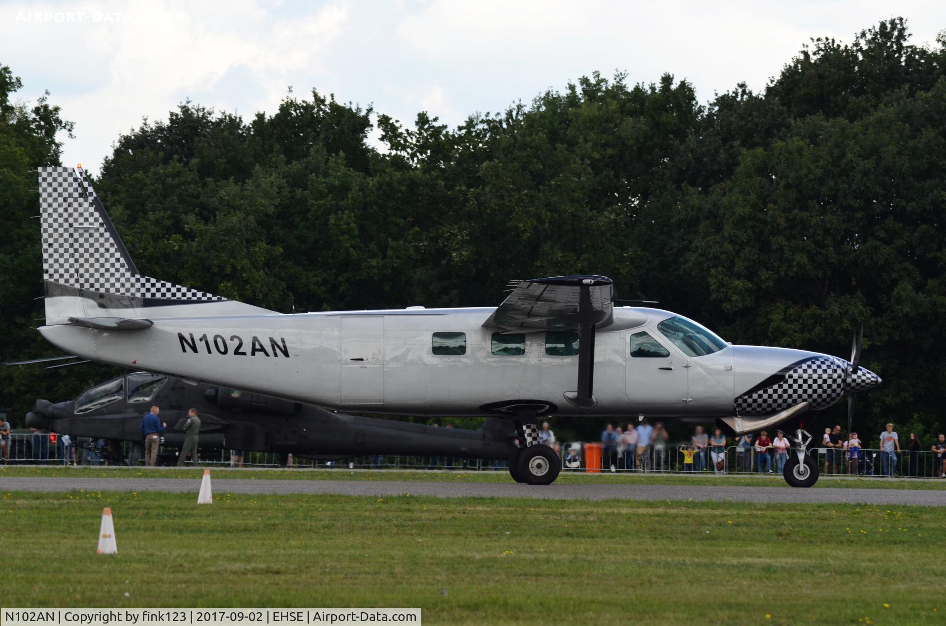 N102AN, 2001 Cessna 208B Super Cargomaster C/N 208B0906, cessna208 taking off