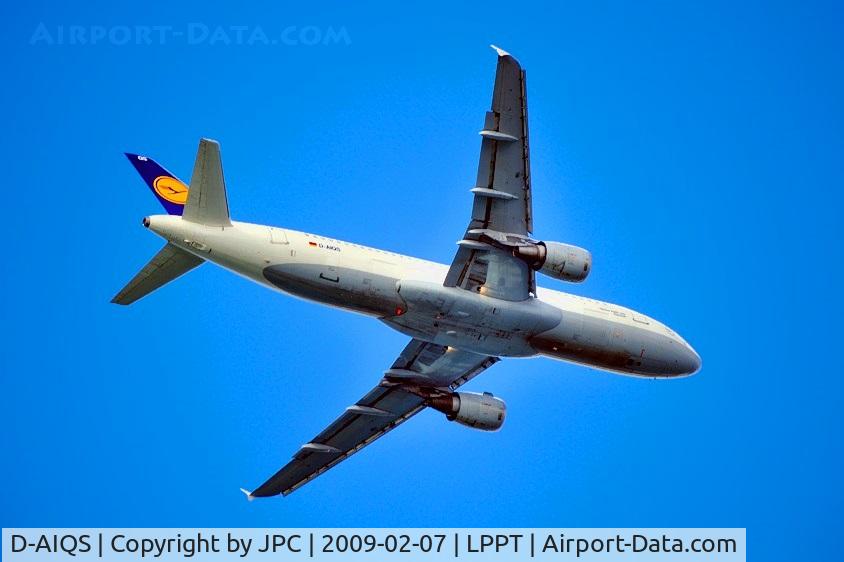 D-AIQS, 1993 Airbus A320-211 C/N 401, Approaching final