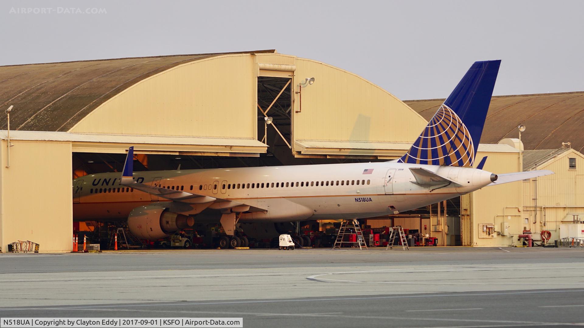 N518UA, 1990 Boeing 757-222 C/N 24871, SFO 2017.