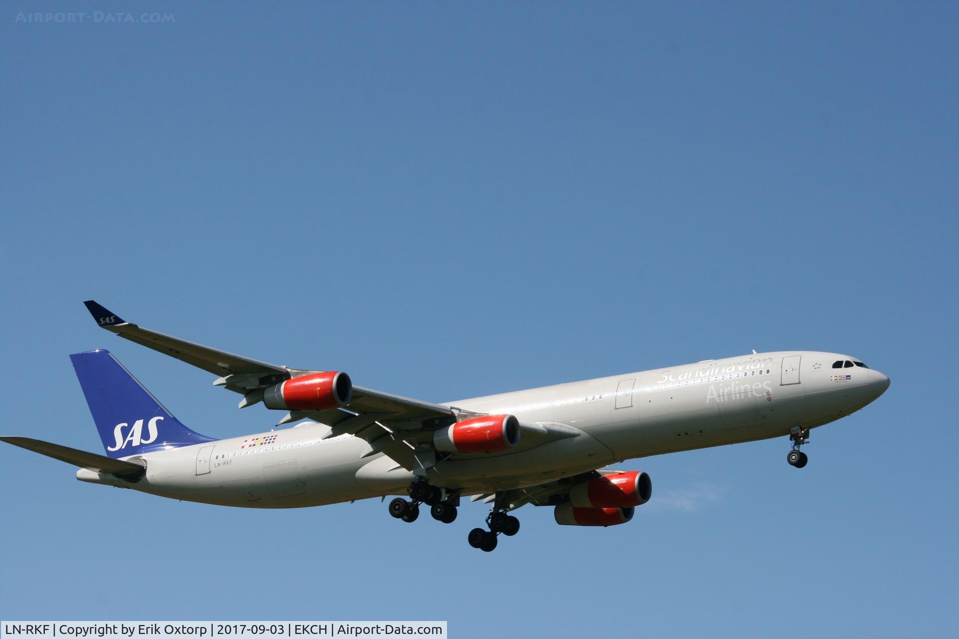 LN-RKF, 2001 Airbus A340-313X C/N 413, LN-RKF landing rw  04L