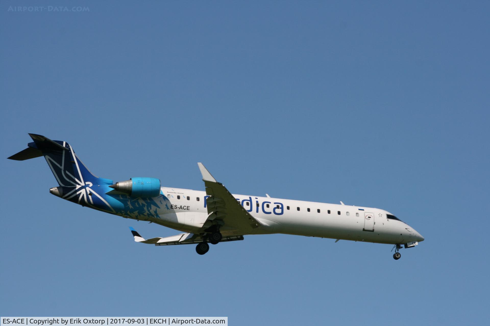 ES-ACE, 2003 Canadair CRJ-700 (CL-600-2C10) Regional Jet C/N 10083, ES-ACE landing rw 04L, Operating for SAS