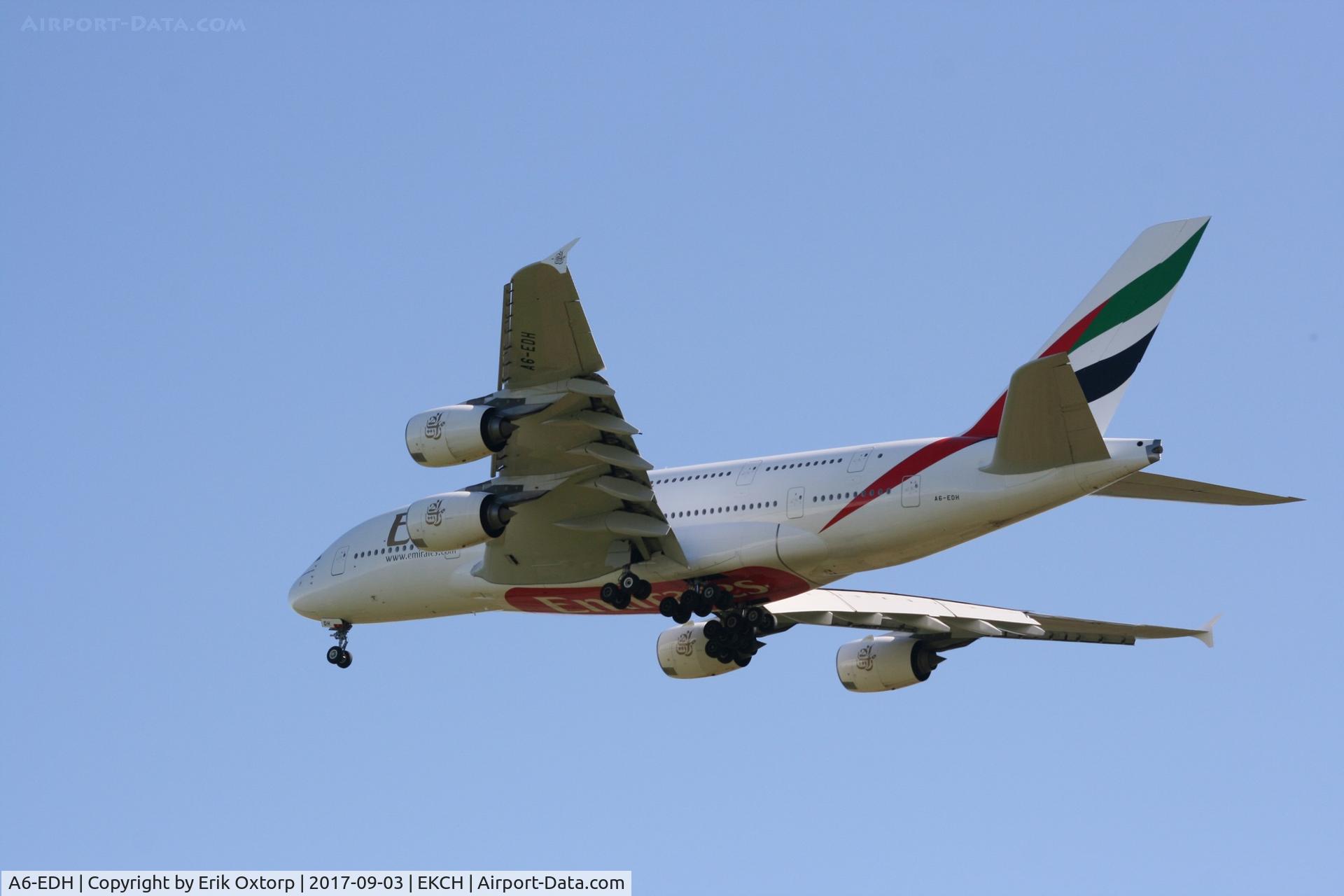 A6-EDH, 2009 Airbus A380-861 C/N 025, A6-EDH landing rw 04R