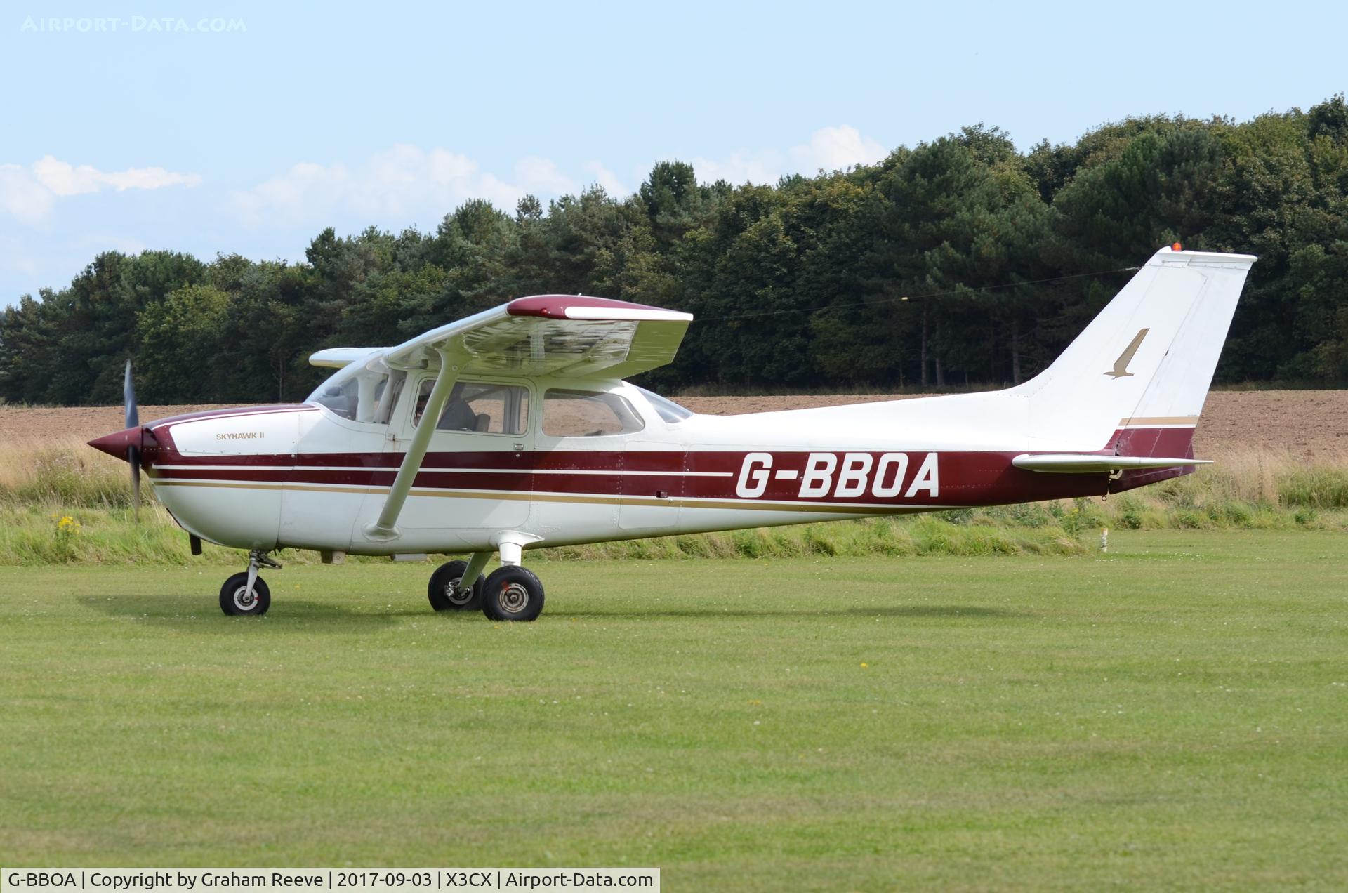 G-BBOA, 1973 Reims F172M Skyhawk Skyhawk C/N 1066, Departing from Northrepps.
