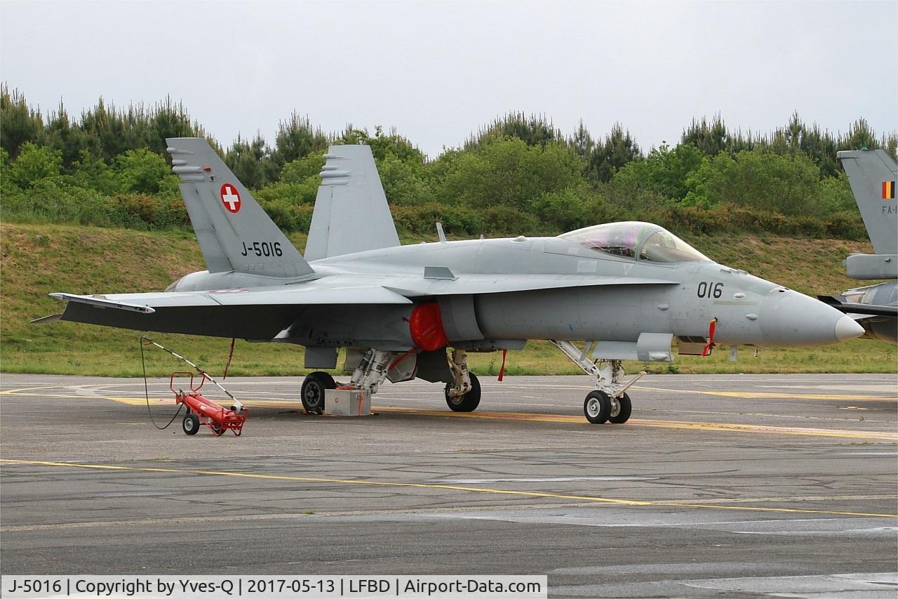 J-5016, 2001 McDonnell Douglas F/A-18C Hornet C/N 1363, Swiss Air Force McDonnell Douglas FA-18C Hornet, Flight line, Bordeaux-Mérignac airport Air Base (LFBD-BOD) Open day 2017