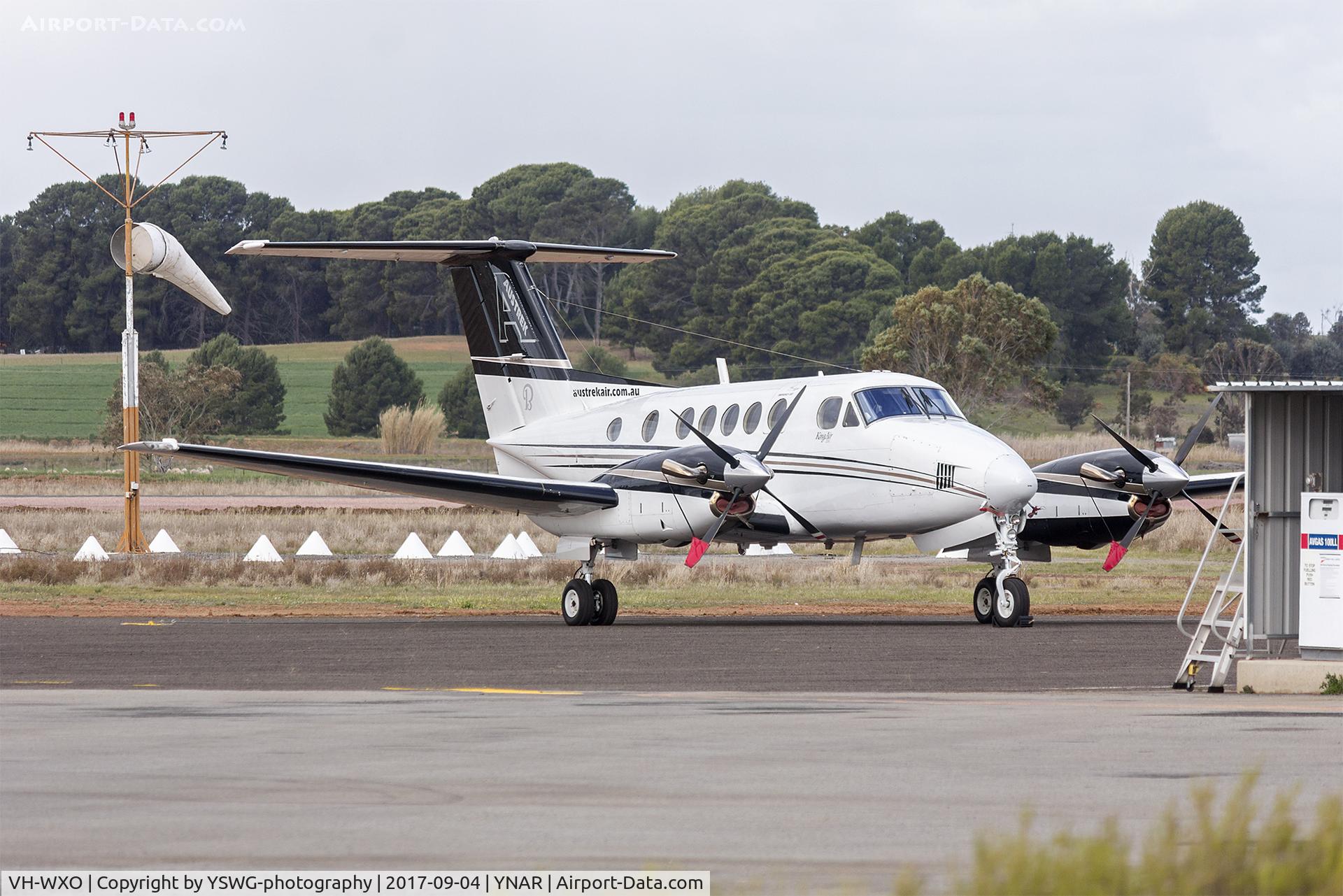 VH-WXO, 1982 Beech B200 King Air C/N BB-1019, Austrek Air Charter (VH-WXO) Beechcraft B200 Super King Air at Narrandera Airport