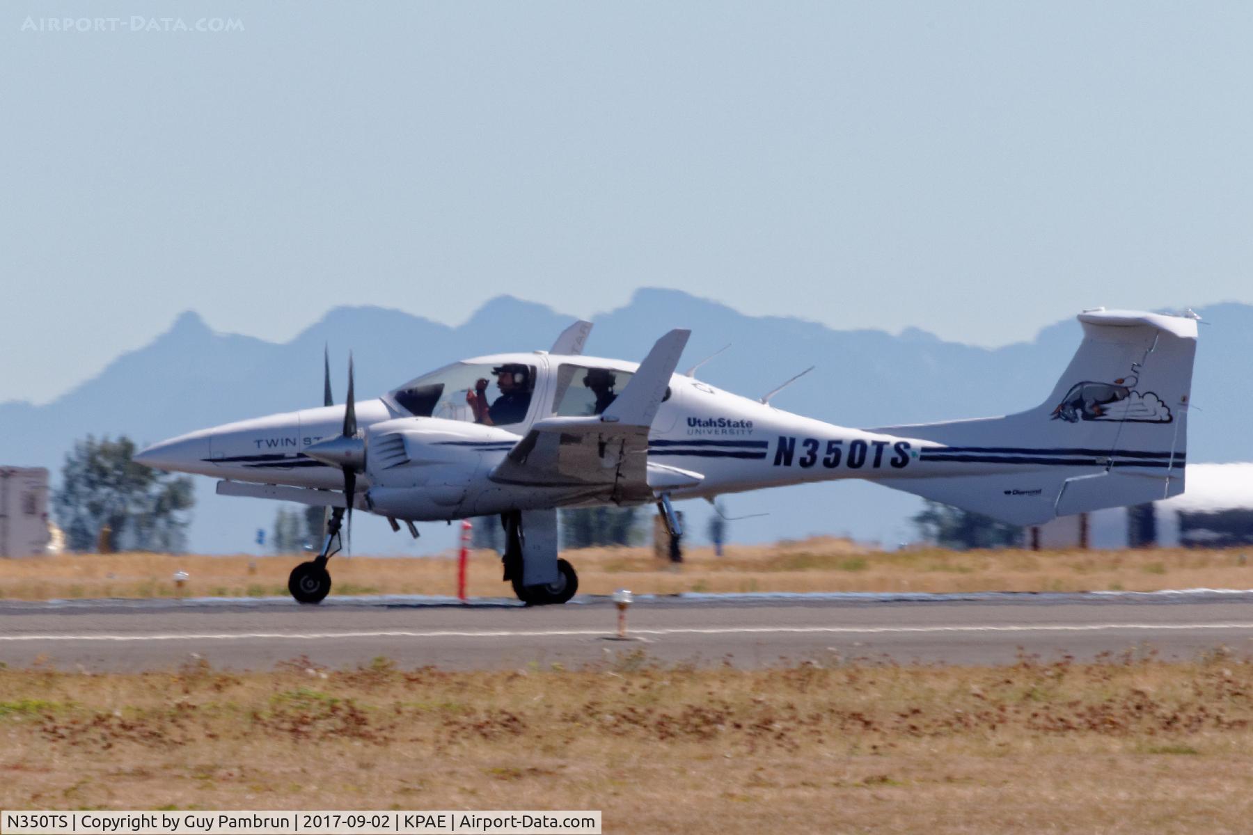 N350TS, 2005 Diamond DA-42 Twin Star C/N 42.061, Departing