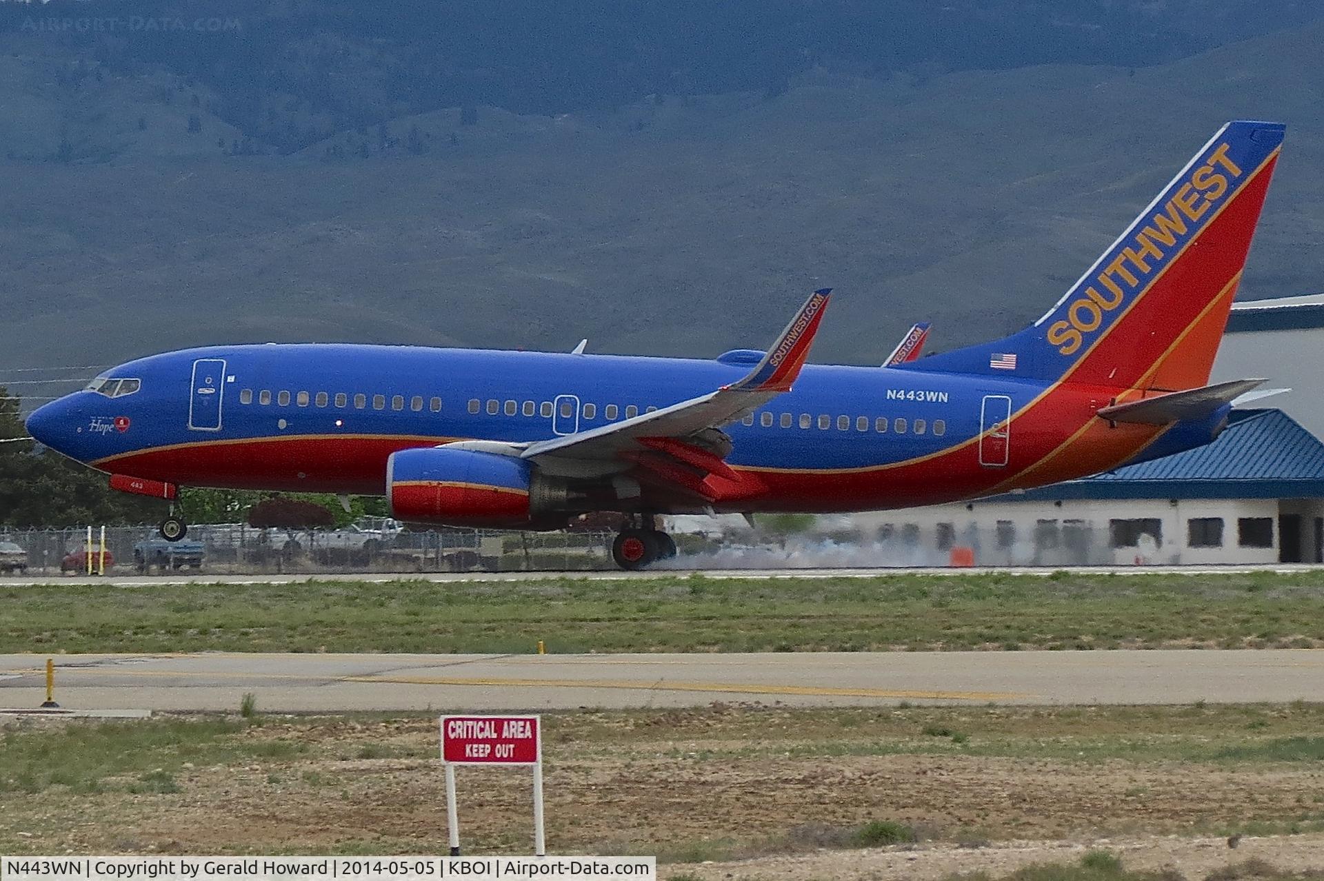 N443WN, 2003 Boeing 737-7H4 C/N 29838, Landing RWY 28R.