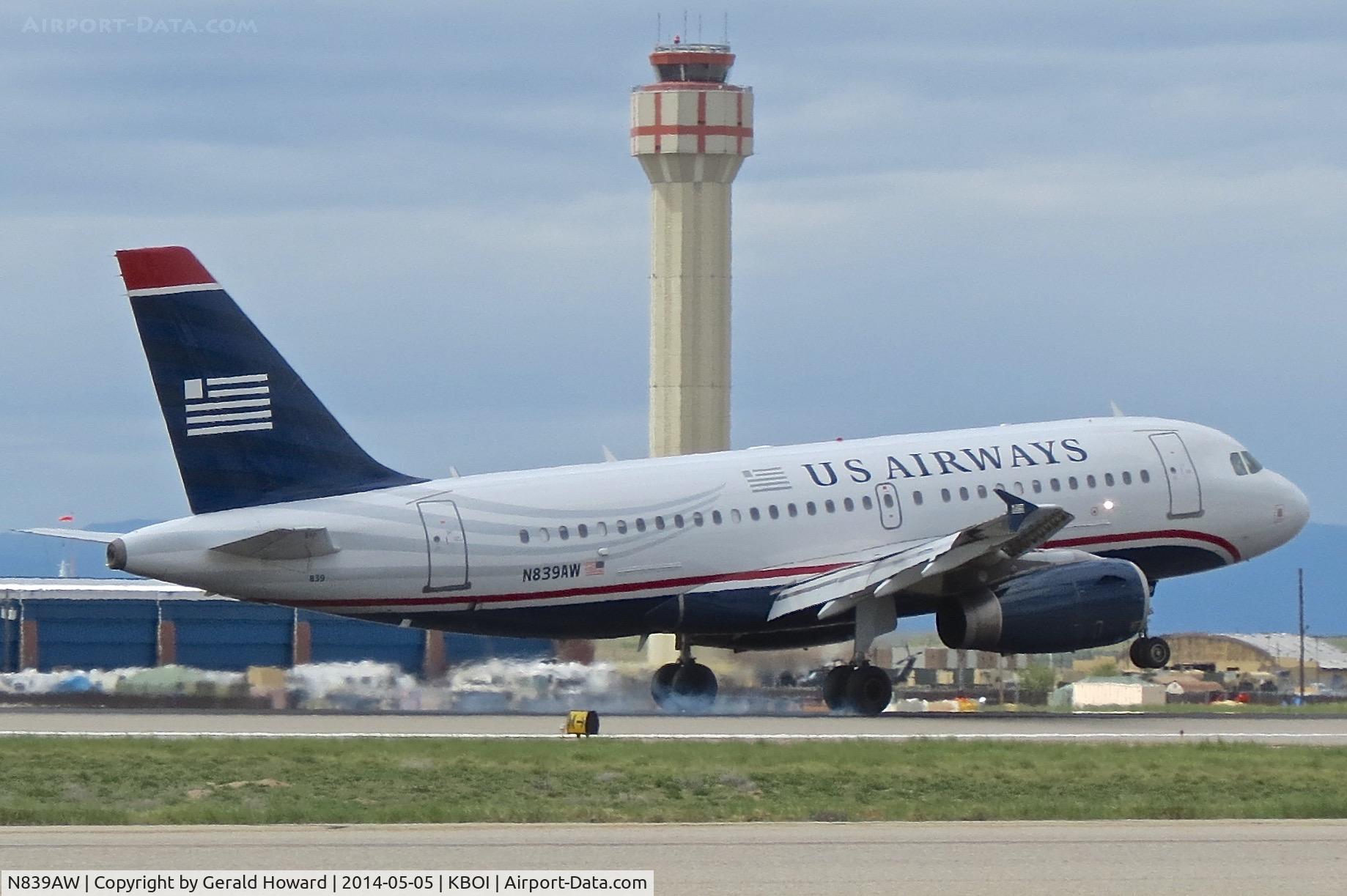 N839AW, 2006 Airbus A319-132 C/N 2669, Landing RWY 28R.