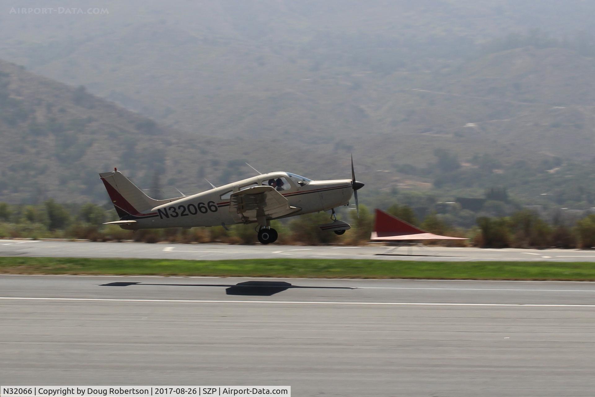 N32066, 1974 Piper PA-28-151 Cherokee Warrior C/N 28-7515059, 1974 Piper PA-28-151 WARRIOR, Lycoming O-320-E3D 150 Hp. another takeoff climb Rwy 22