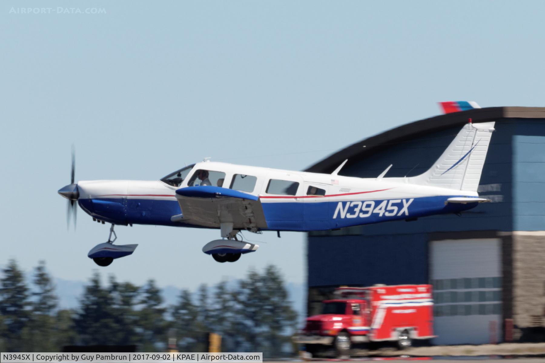 N3945X, 1975 Piper PA-32-300 Cherokee Six Cherokee Six C/N 32-7640002, Departing