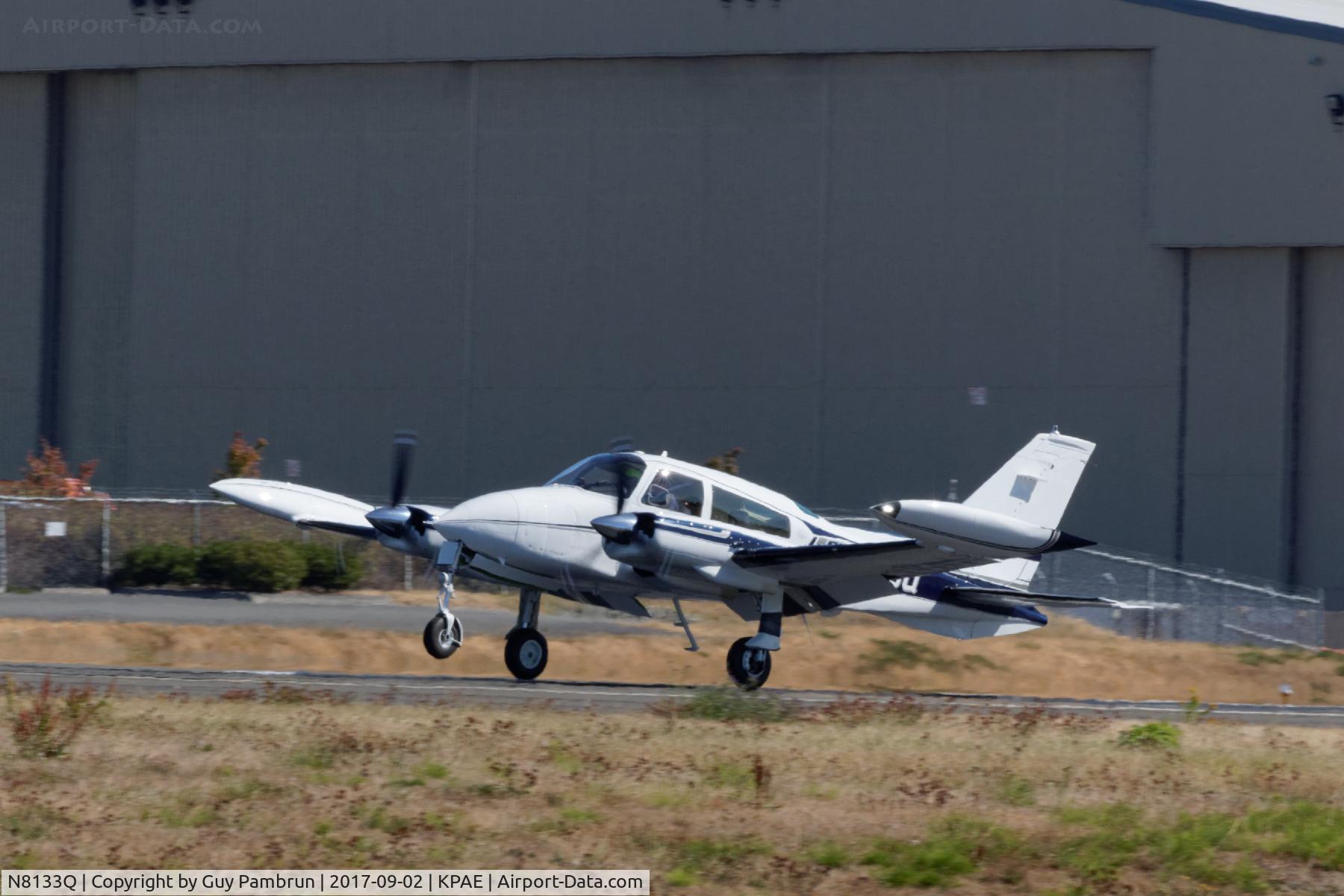 N8133Q, 1972 Cessna 310Q C/N 310Q0626, Landing