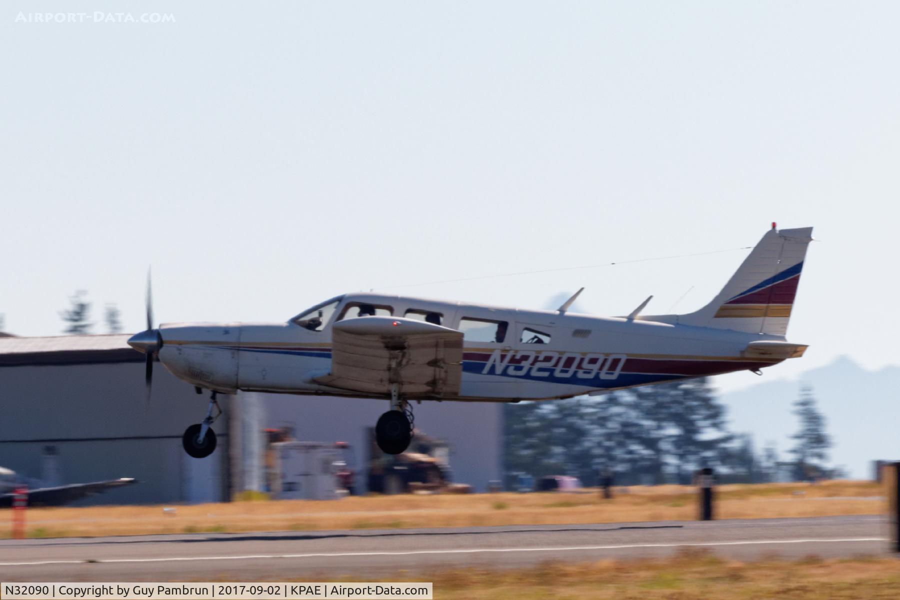 N32090, 1974 Piper PA-32-300 Cherokee Six Cherokee Six C/N 32-7540014, Departing