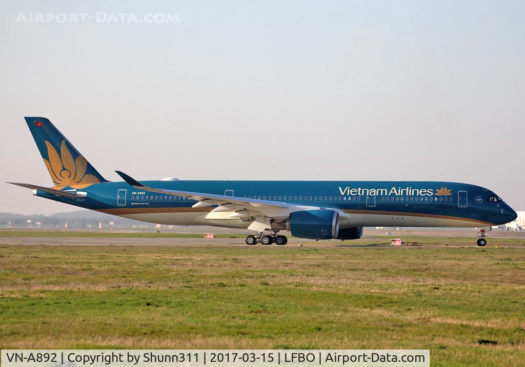 VN-A892, 2017 Airbus A350-941 C/N 0086, Delivery day...