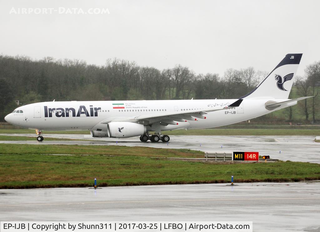 EP-IJB, 2015 Airbus A330-243 C/N 1586, Delivery day...