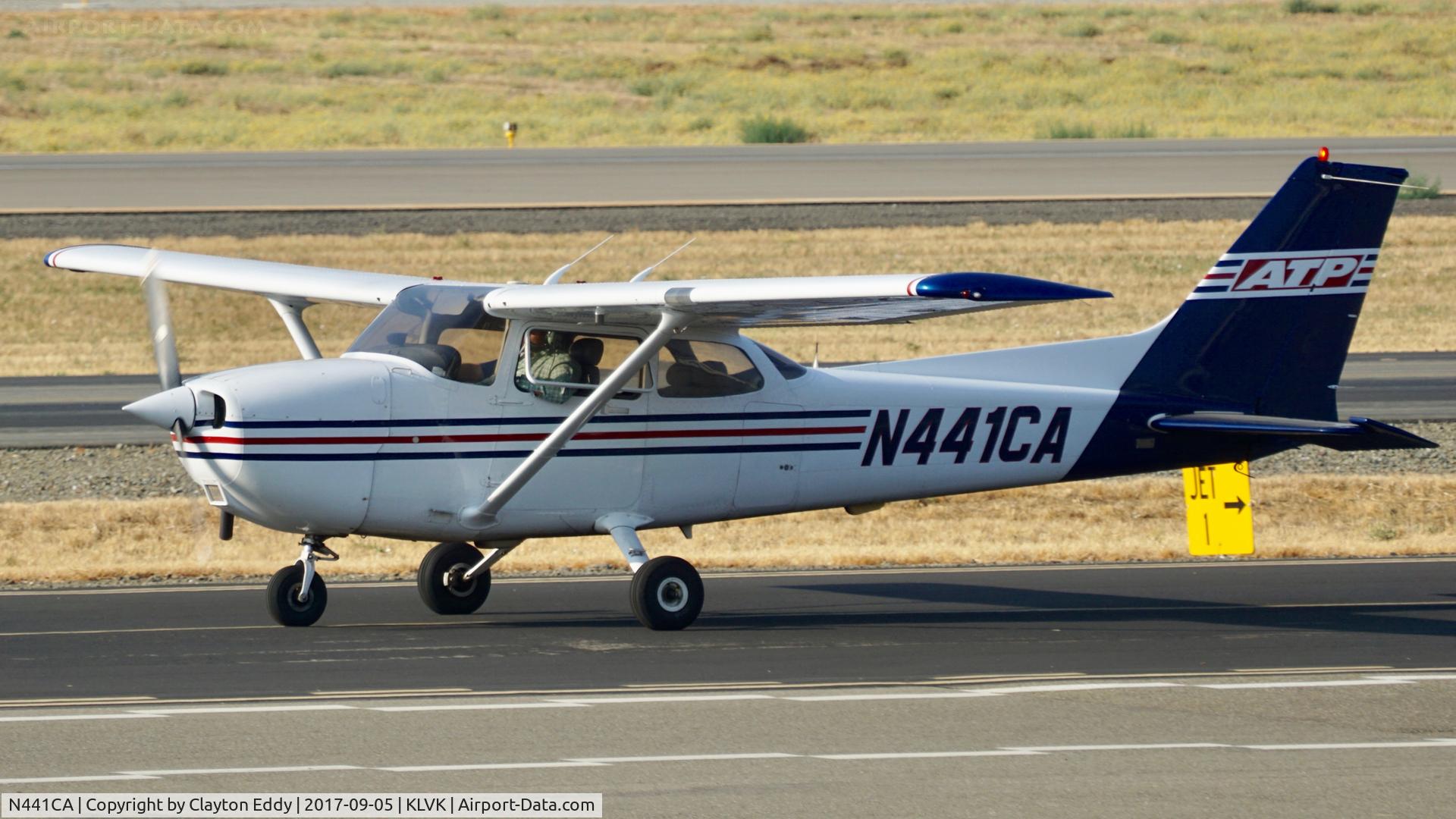 N441CA, 1998 Cessna 172R C/N 17280441, Livermore Airport California 2017.