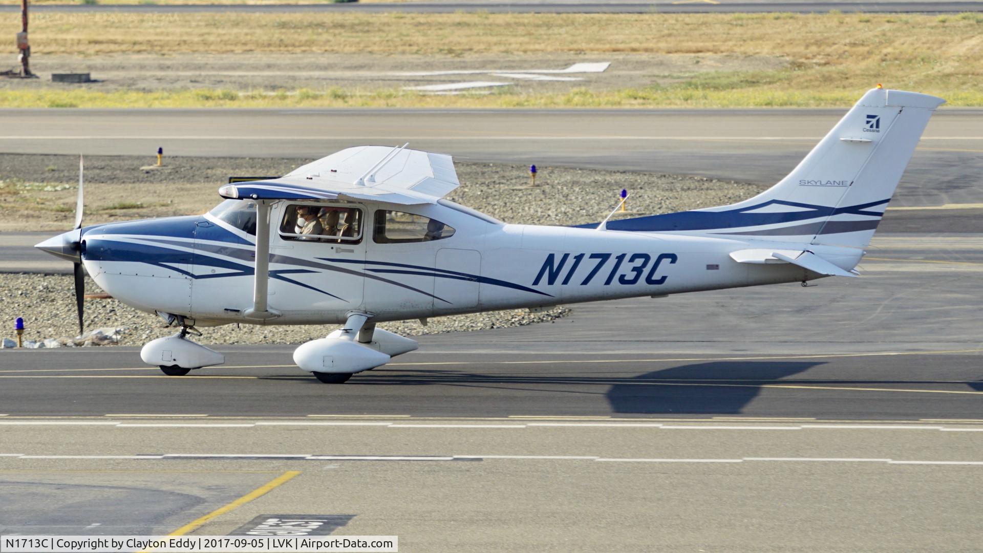 N1713C, 2007 Cessna 182T Skylane C/N 18282013, Livermore Airport California 2017.