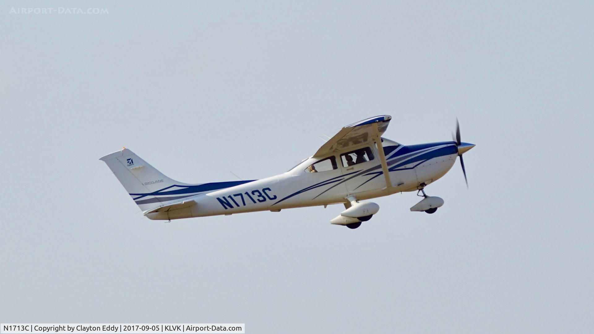 N1713C, 2007 Cessna 182T Skylane C/N 18282013, Livermore Airport California 2017.