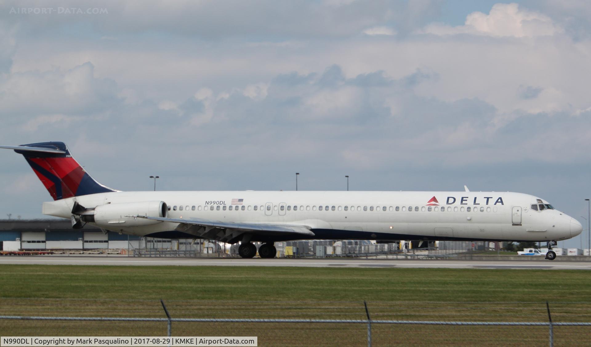 N990DL, 1991 McDonnell Douglas MD-88 C/N 53342, MD-88