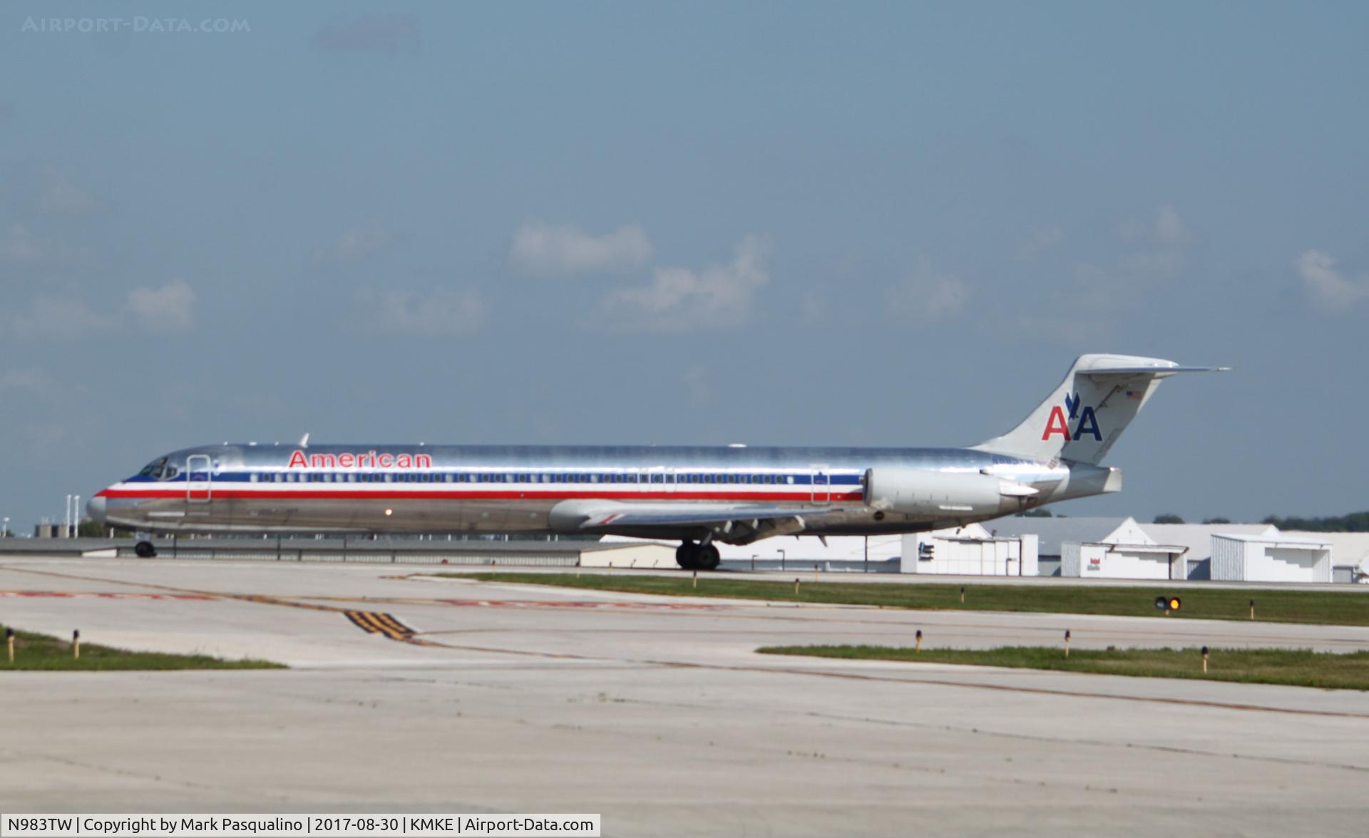 N983TW, 1999 McDonnell Douglas MD-83 (DC-9-83) C/N 53633, MD-83