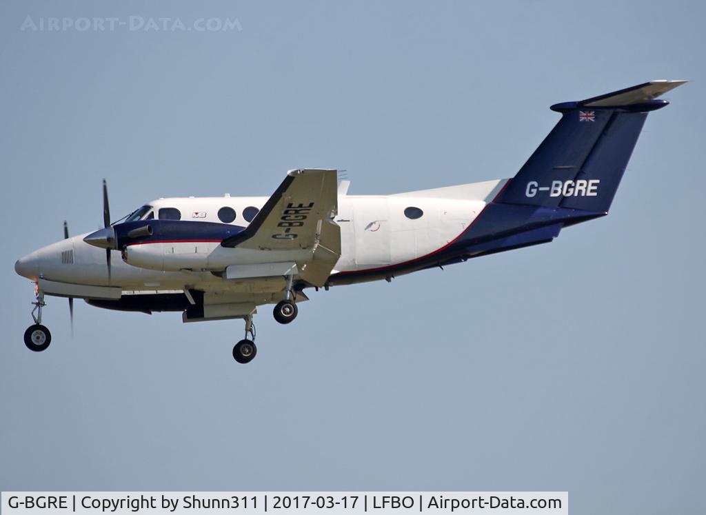 G-BGRE, 1979 Beech 200 Super King Air C/N BB-568, Landing rwy 32L in new c/s