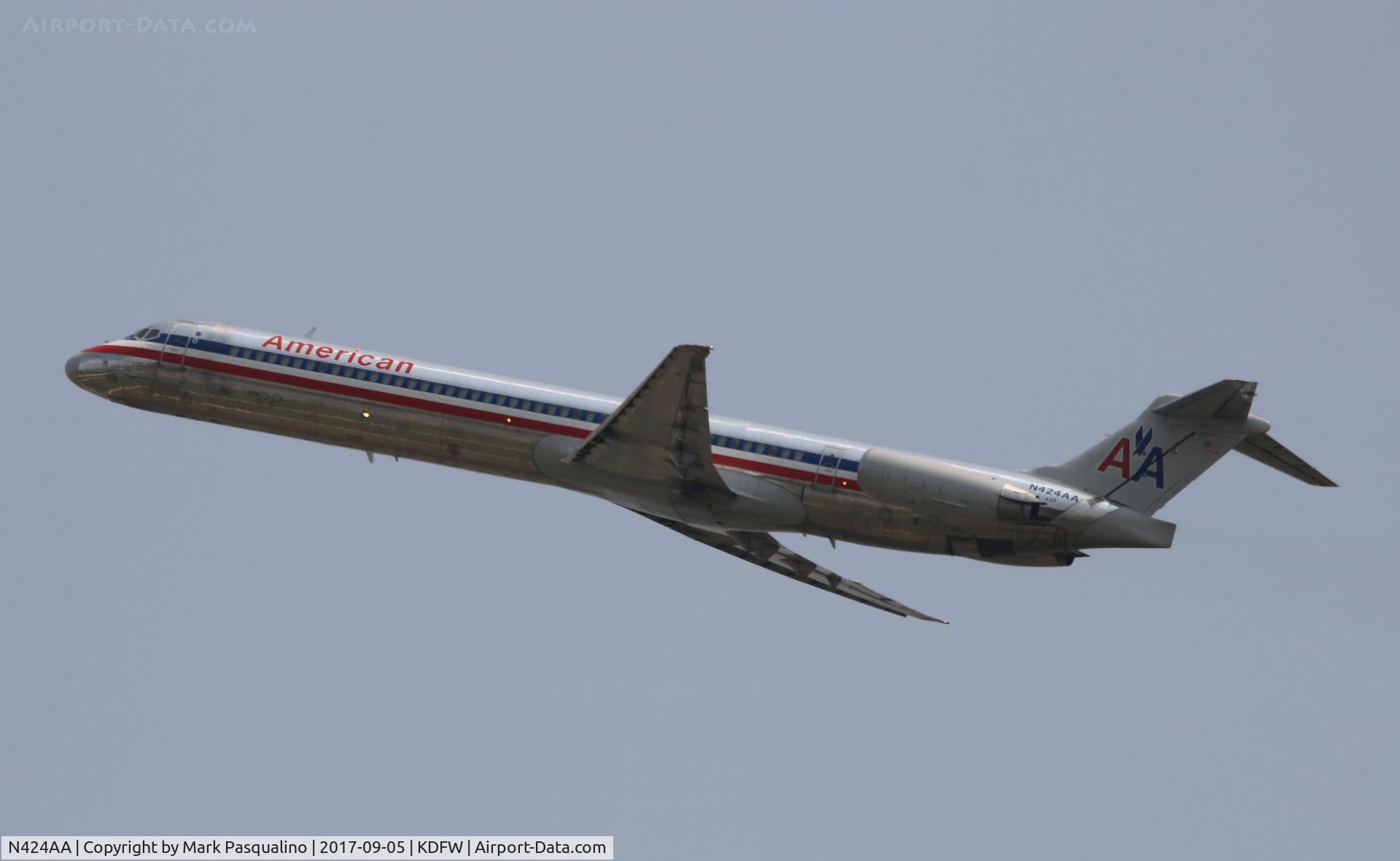 N424AA, 1986 McDonnell Douglas MD-82 (DC-9-82) C/N 49336, MD-82