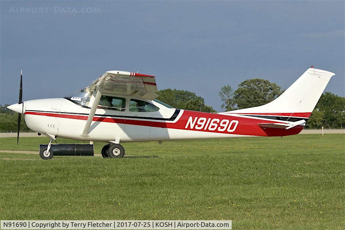 N91690, 1969 Cessna 182M Skylane C/N 18259872, at 2017 EAA AirVenture at Oshkosh