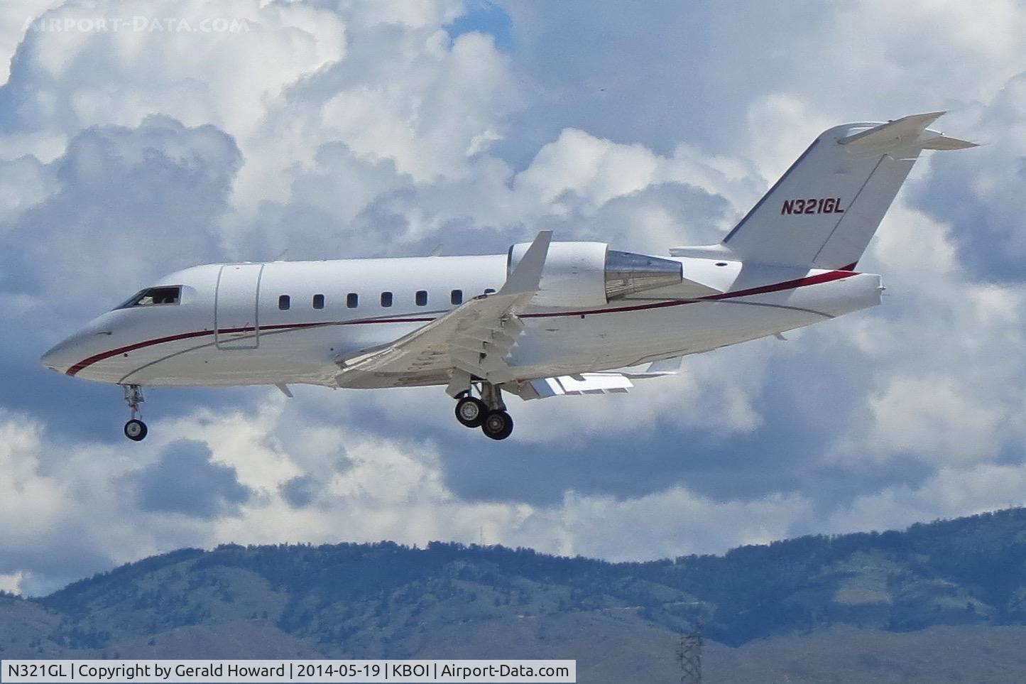 N321GL, 2000 Learjet 31A C/N 216, Landing RWY 28L.